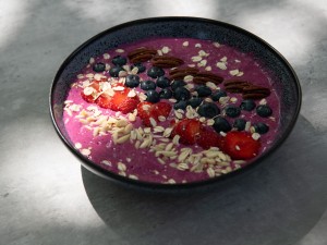 Fertig angerichtete Acai Bowl